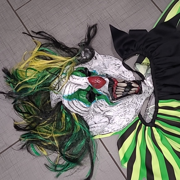 Chaos Clown Costume 🤡 10/12 - Picture 3 of 9